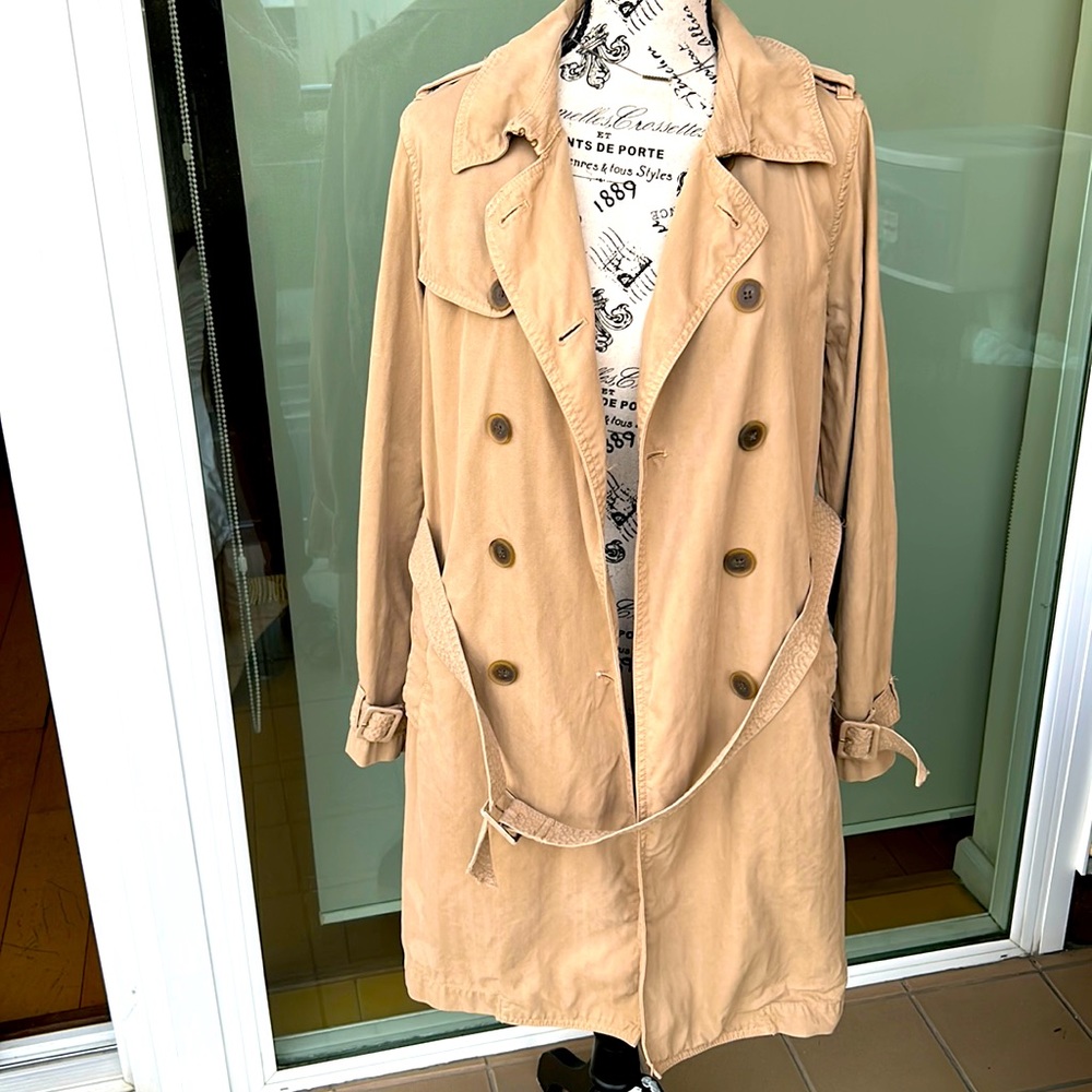 GUC JCrew Mid length trench in Tan